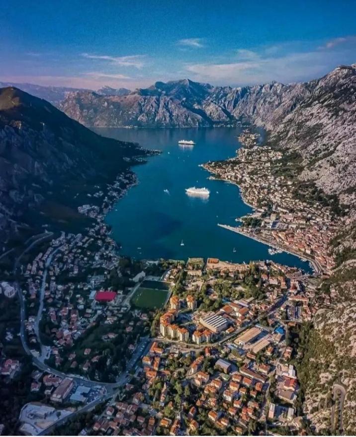 Red House Apartment Kotor Eksteriør bilde