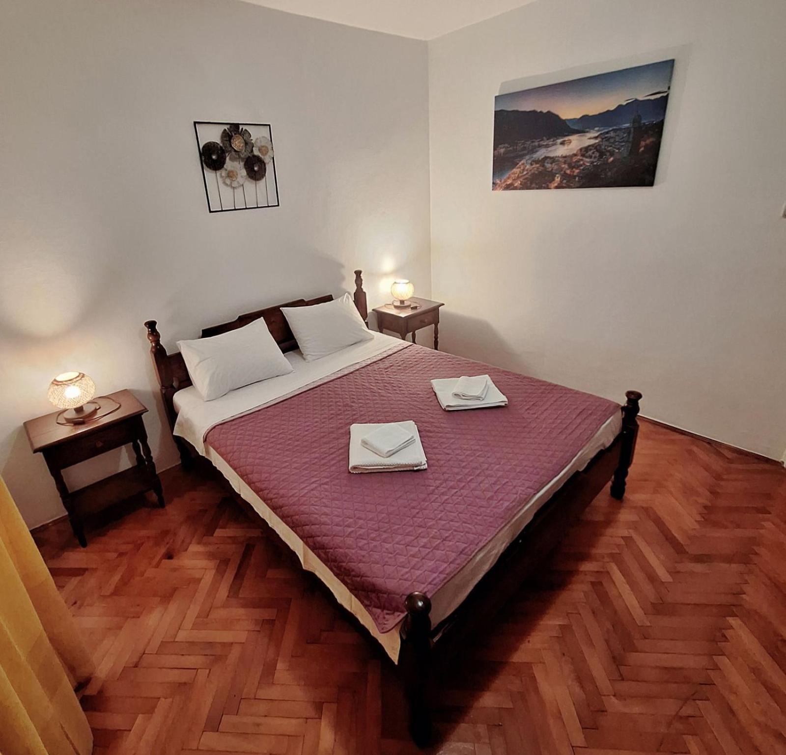 Red House Apartment Kotor Eksteriør bilde