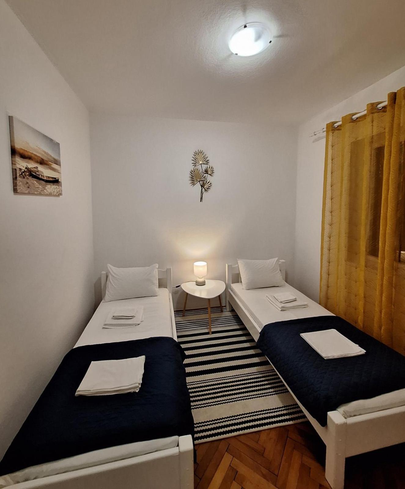Red House Apartment Kotor Eksteriør bilde