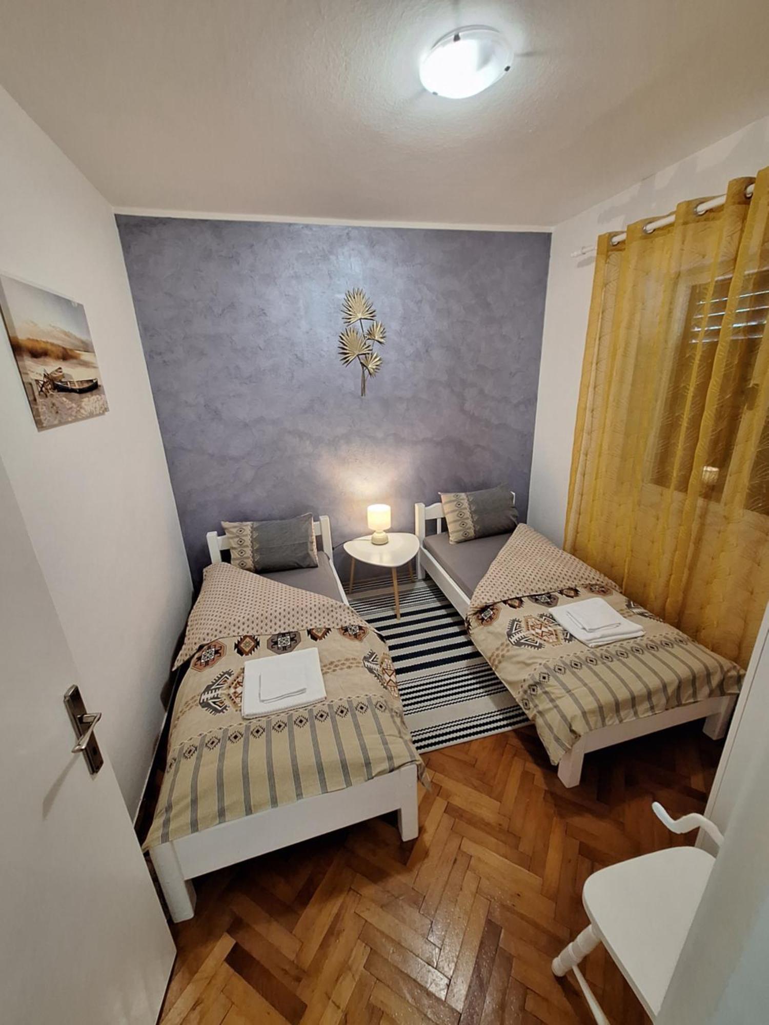 Red House Apartment Kotor Eksteriør bilde
